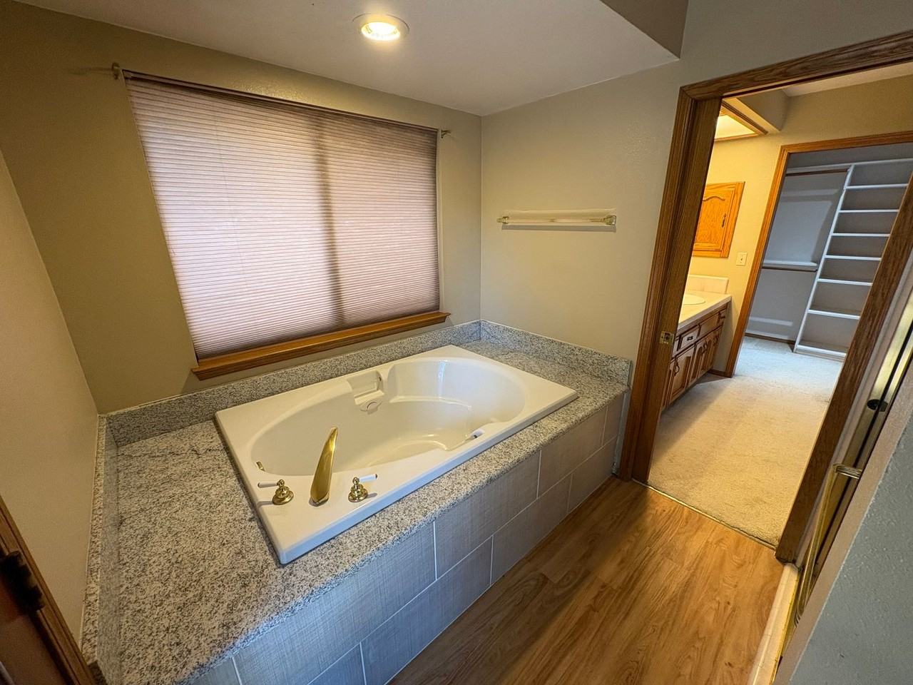 605 E Babcock Ave - Photo 7 of 50