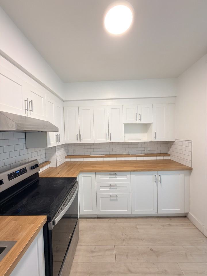 125 Avenue Dorval #102 - Photo 4 of 10