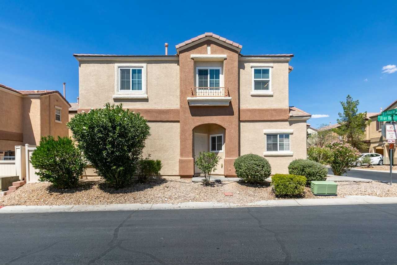 892 Blue Rosalie Pl - Photo 4 of 42