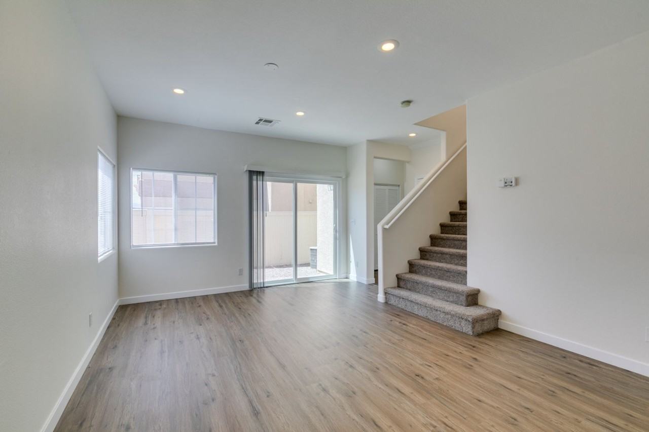 892 Blue Rosalie Pl - Photo 5 of 42