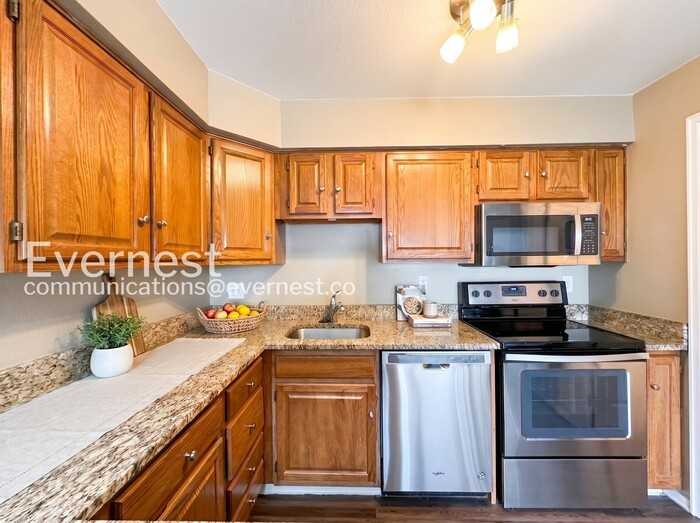 12043 W Cross Dr #301 - Photo 4 of 25