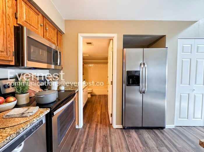 12043 W Cross Dr #301 - Photo 5 of 25