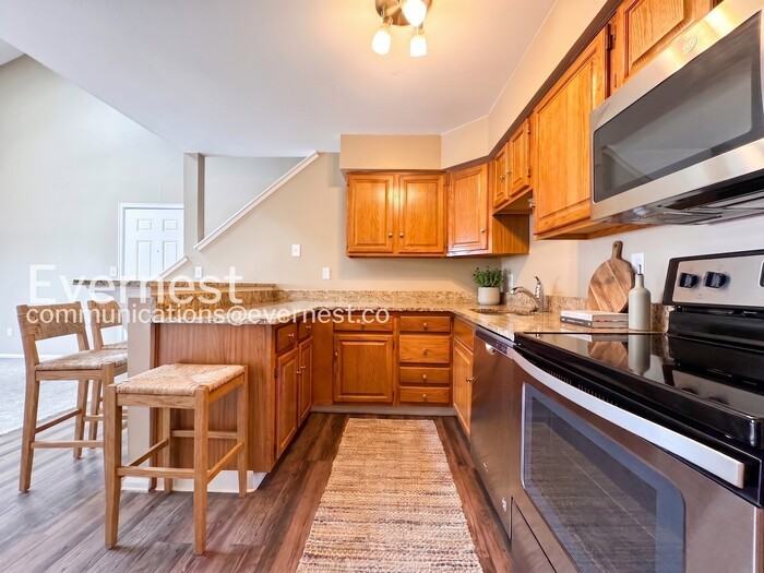 12043 W Cross Dr #301 - Photo 6 of 25