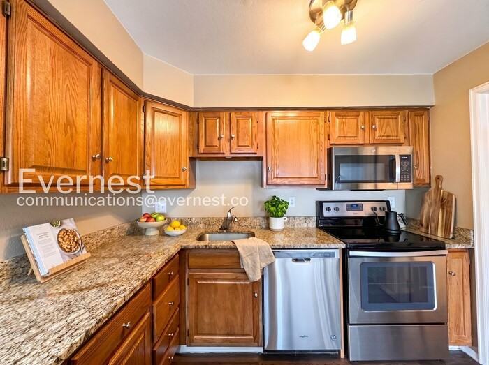 12043 W Cross Dr #301 - Photo 7 of 25