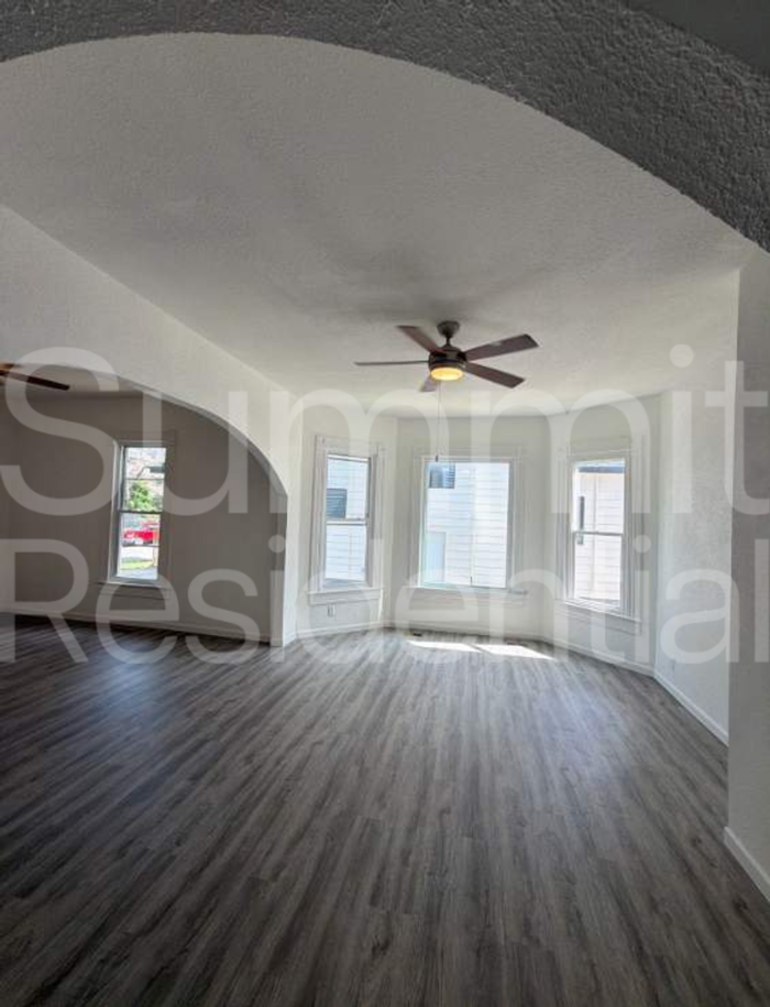 1422 10th St - Photo 3 of 13