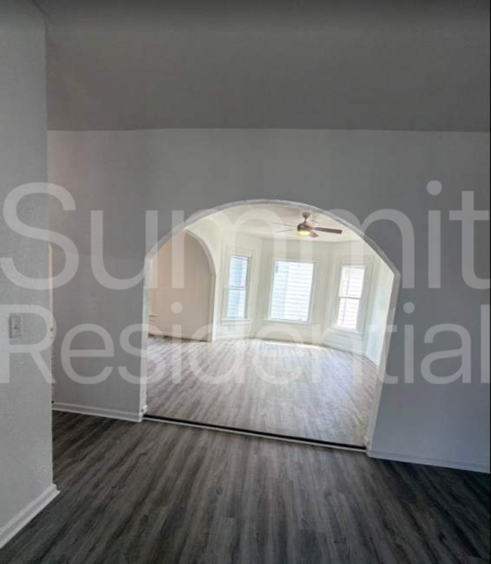 1422 10th St - Photo 4 of 13