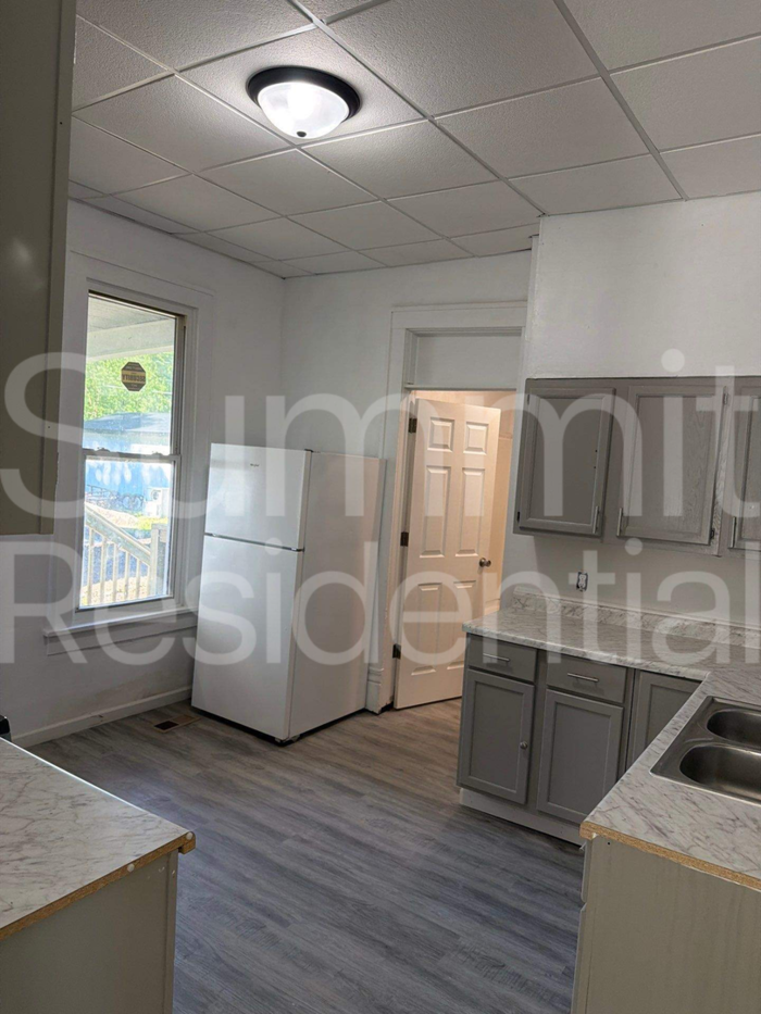 1422 10th St - Photo 5 of 13