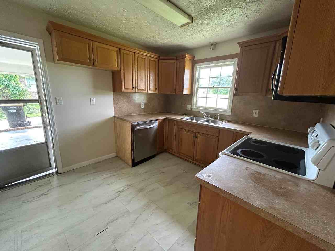 6 Georgian Dr - Photo 6 of 17