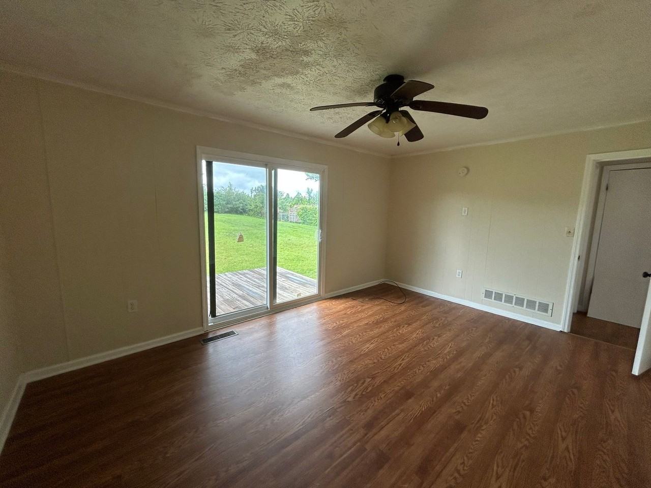 6 Georgian Dr - Photo 7 of 17