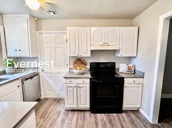 802 N Birch St - Photo 5 of 25
