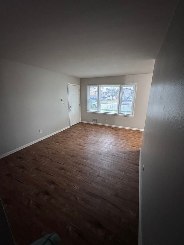 509 3 Mile Rd - Photo 2 of 7