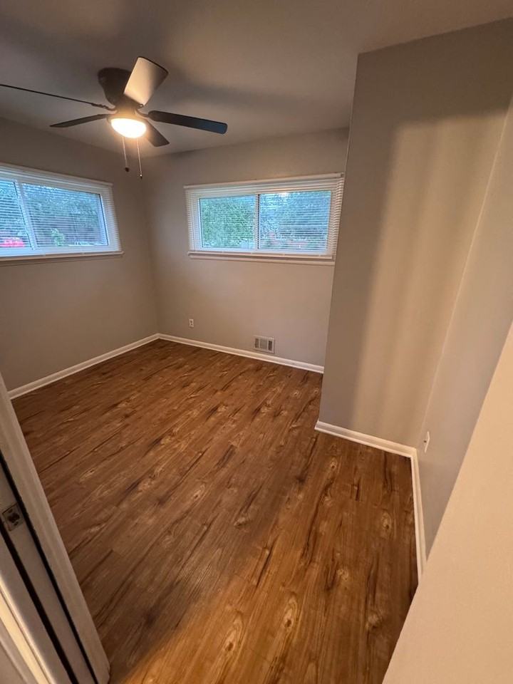 509 3 Mile Rd - Photo 3 of 7