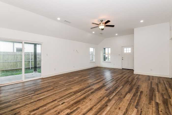 3007 Dalton St - Photo 4 of 14