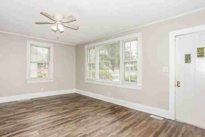 2358 Forster St - Photo 3 of 10