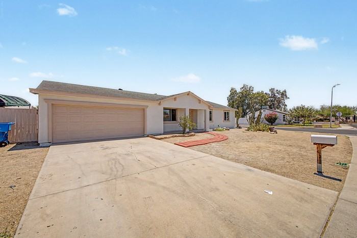 8129 W Hazelwood St - Photo 2 of 31