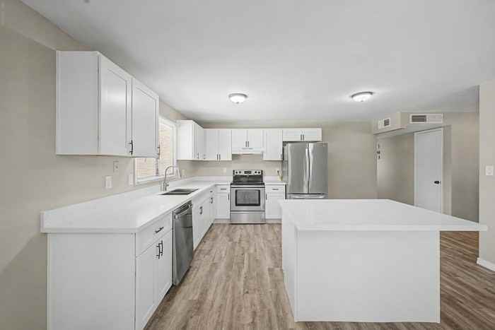 8129 W Hazelwood St - Photo 4 of 31