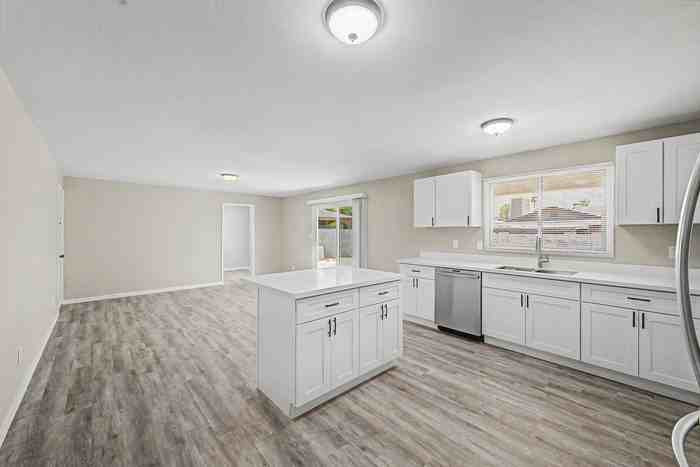 8129 W Hazelwood St - Photo 6 of 31