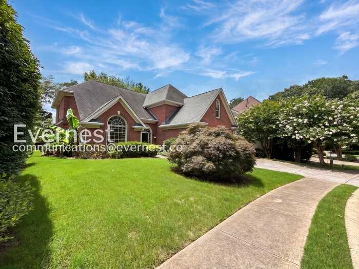 4706 Woodlawn Ct Ne - Photo 2 of 39