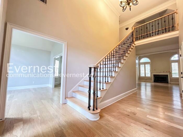 4706 Woodlawn Ct Ne - Photo 3 of 39