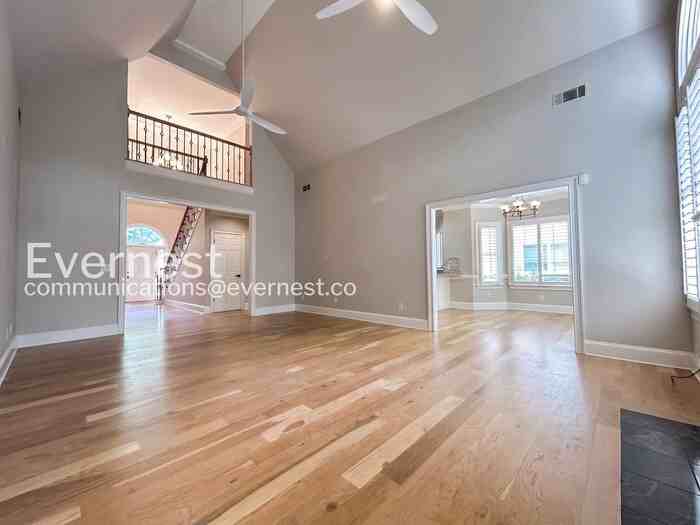 4706 Woodlawn Ct Ne - Photo 5 of 39