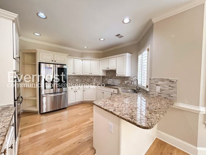 4706 Woodlawn Ct Ne - Photo 6 of 39