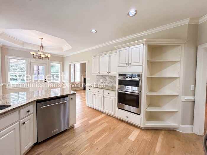4706 Woodlawn Ct Ne - Photo 7 of 39
