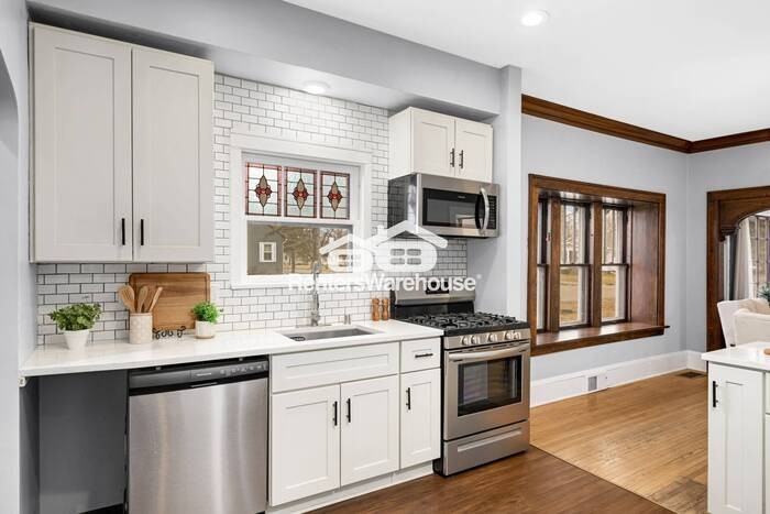 4100 Vera Cruz Ave N - Photo 4 of 46