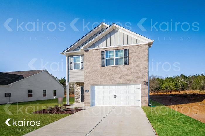 1139 Freedom Pkwy - Photo 2 of 17