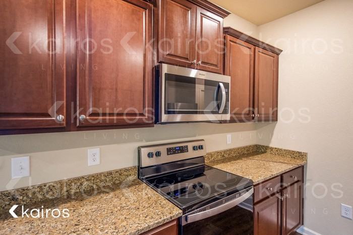 1139 Freedom Pkwy - Photo 6 of 17