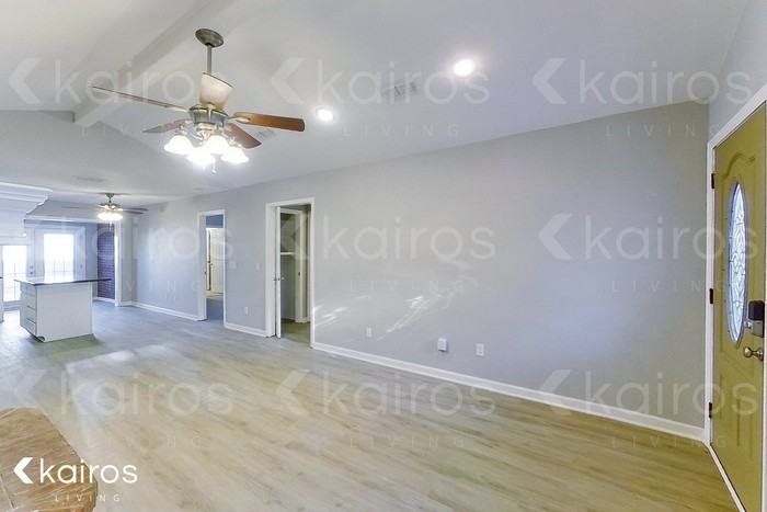 3807 S Williams St - Photo 5 of 20