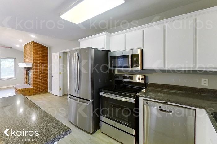3807 S Williams St - Photo 7 of 20