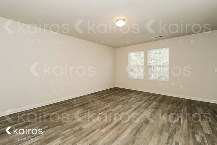 8 Plymouth Ct - Photo 2 of 18