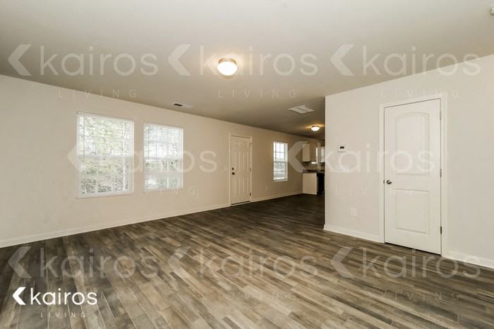 8 Plymouth Ct - Photo 4 of 18