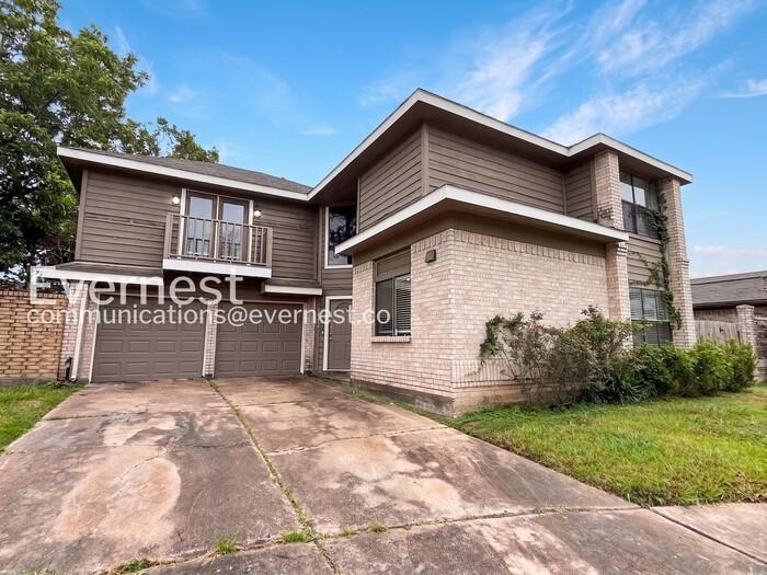 7842 Royan Dr - Photo 2 of 34