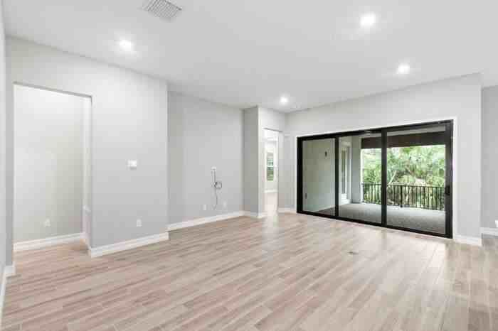 1011 Seagrape Dr - Photo 4 of 28