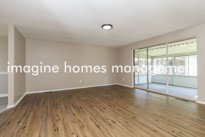 11147 Hawk St - Photo 3 of 15