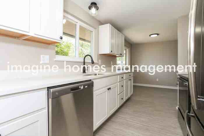 11147 Hawk St - Photo 4 of 15