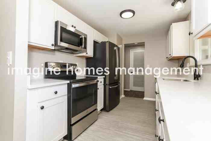 11147 Hawk St - Photo 5 of 15