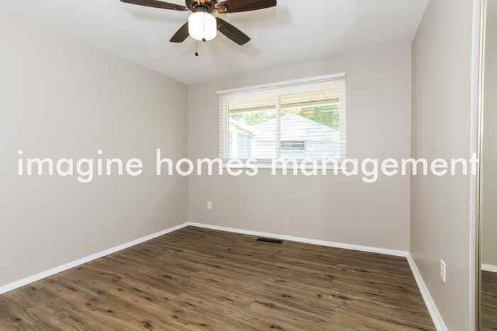 11147 Hawk St - Photo 6 of 15