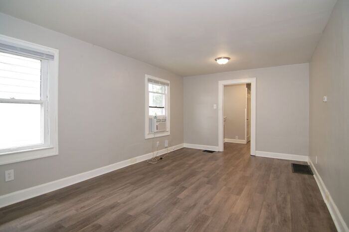 4935 W 11th St - Photo 4 of 13