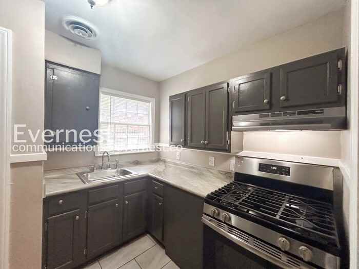 3376 Spottswood Ave - Photo 7 of 21