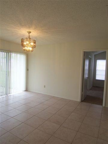 10819 Venice Cir - Photo 4 of 12