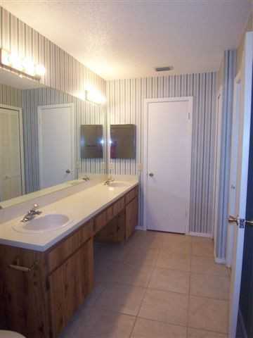 10819 Venice Cir - Photo 7 of 12