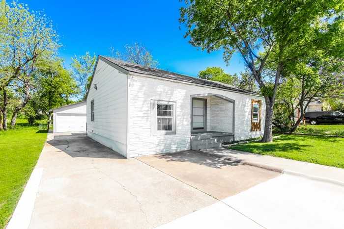 2628 S Marsalis Ave - Photo 3 of 20
