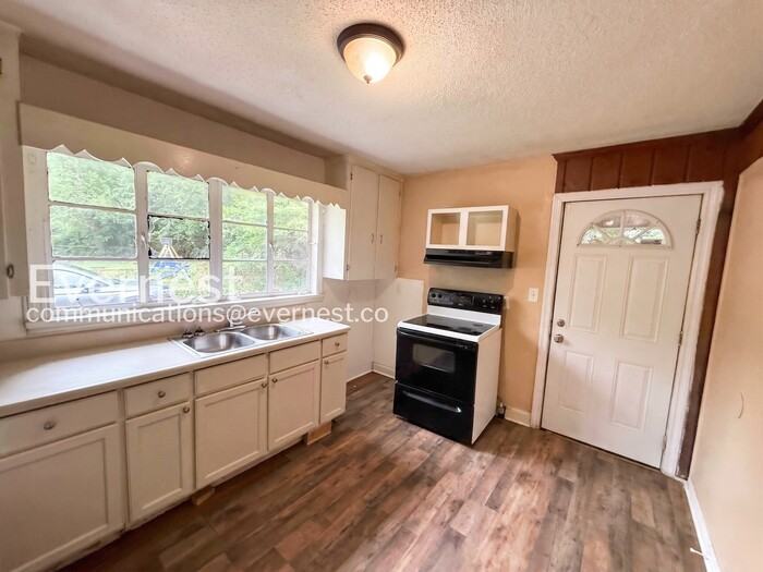 848 Vanderbilt St - Photo 3 of 21