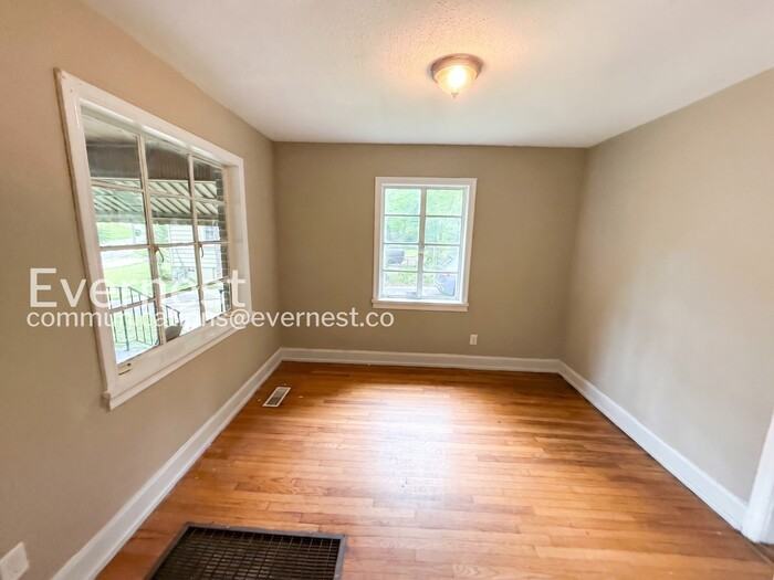 848 Vanderbilt St - Photo 7 of 21