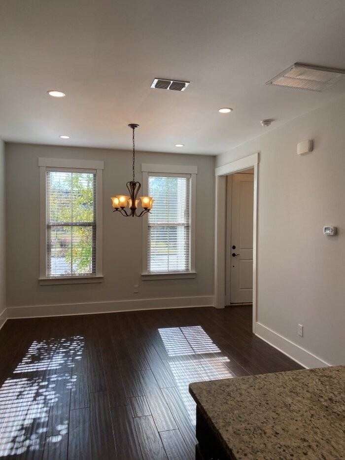 250 Oak Park St - Photo 5 of 21