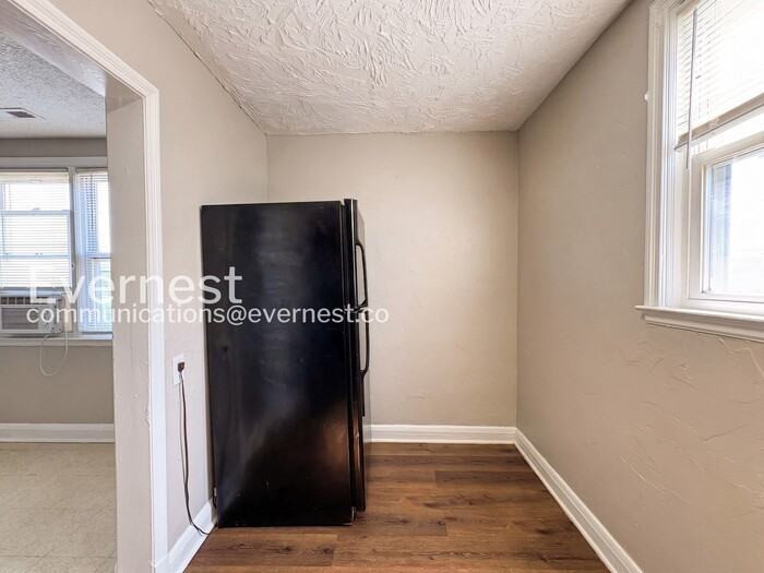 1049 E Patapsco Ave #C - Photo 4 of 21