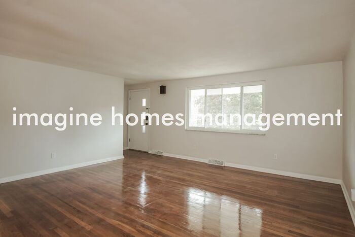10503 Roseway Blvd - Photo 4 of 17