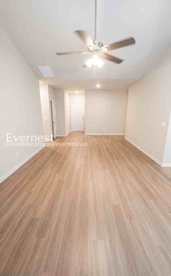 141 Culver St - Photo 6 of 26